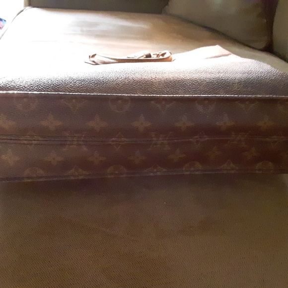 Gorgeous Louis VUITTON Vintage piece. One Day Sale - Picture 2 of 7